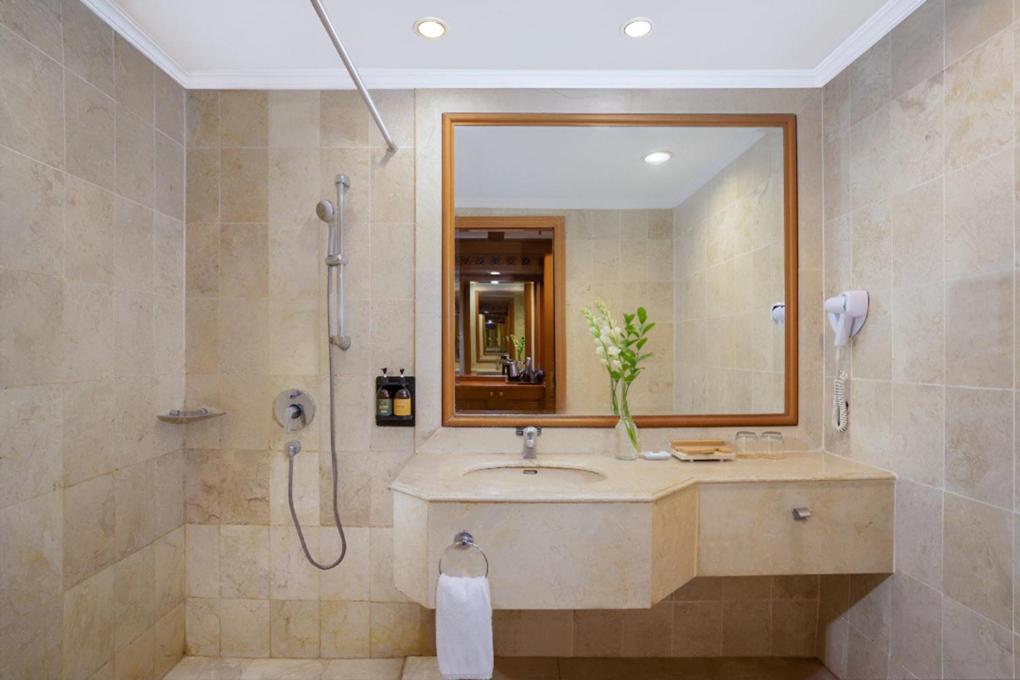 Loman Park Yogyakarta Hotel